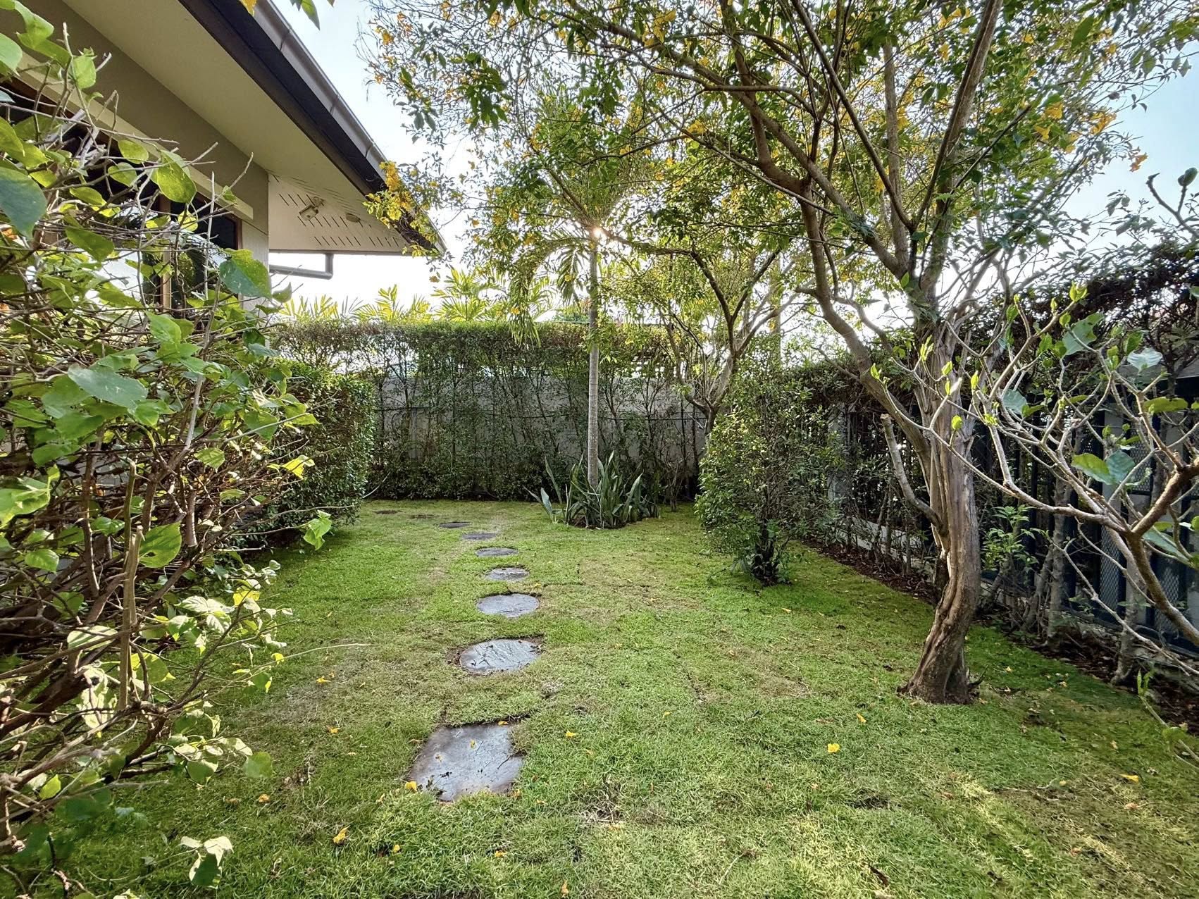 Modern Single-Storey Pool Villa with huge land in Huay Yai 