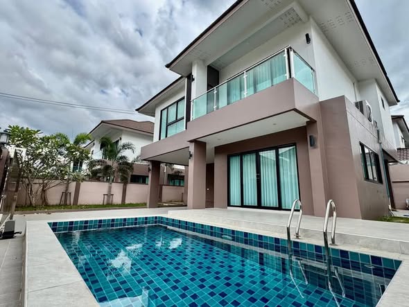 The Lake Pool Villa 4 Bed Huay Yai for Rent