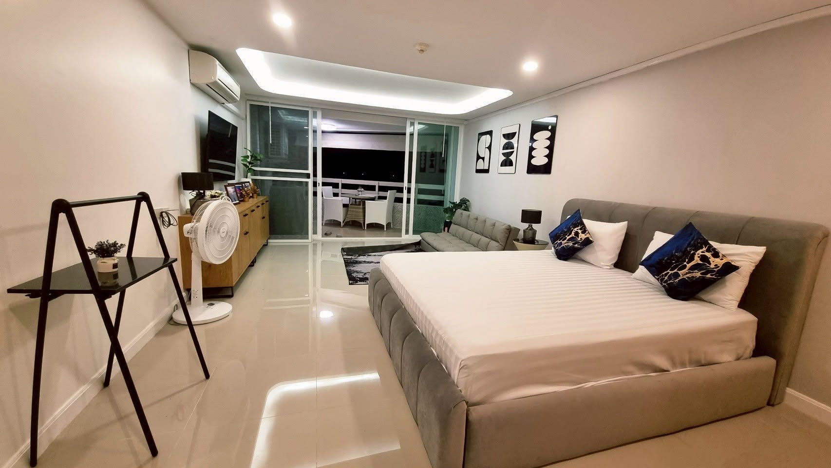 Jomtien Plaza Condo Studio Seaview
