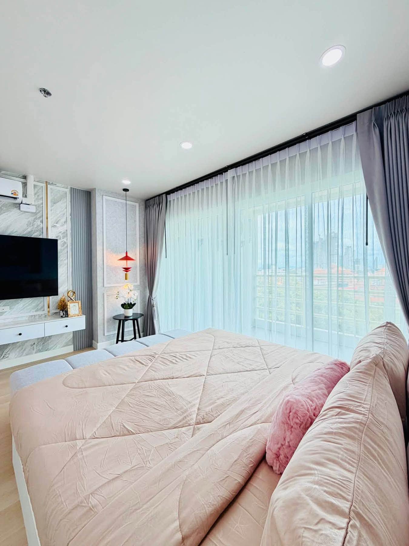 View Talay Condo 5D Newly Renovated