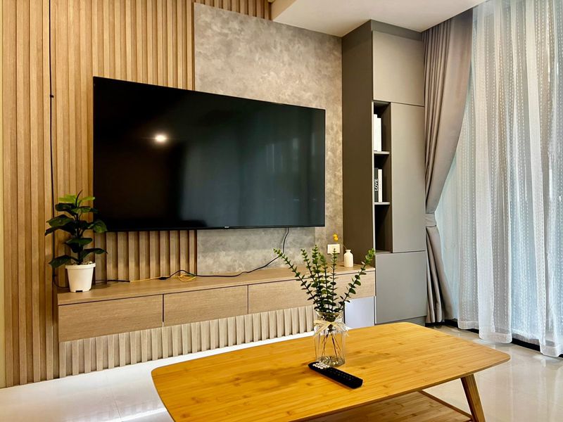 A biggest room in Gardenia for sale  4bdr 5bath