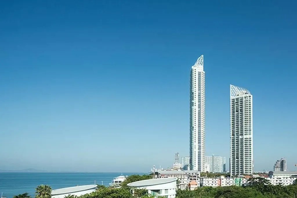 Reflection Jomtien Beach Pattaya