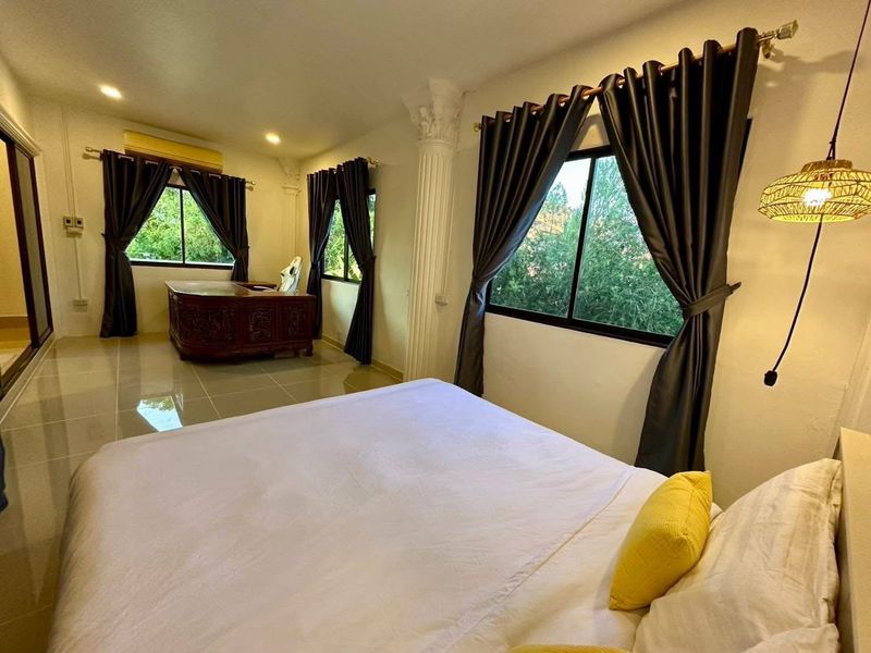 5bdr Pool villa for Rent in Pattaya