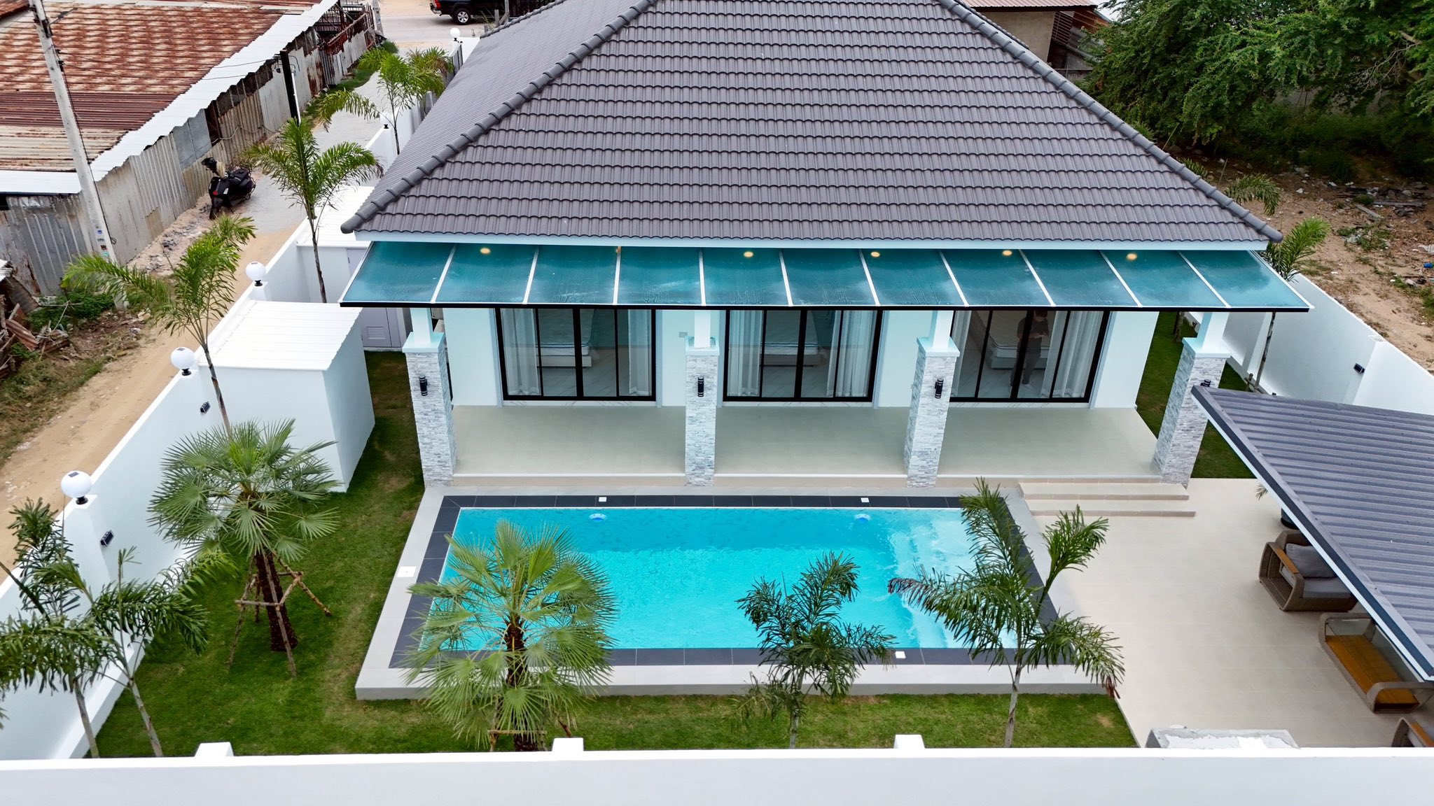 Luxury pool villa Brand new for sale